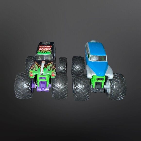 2 Hot Wheels Monster Jam Grave Digger & Legend Grave Digger 1:64 Scale A25 - Picture 7 of 9